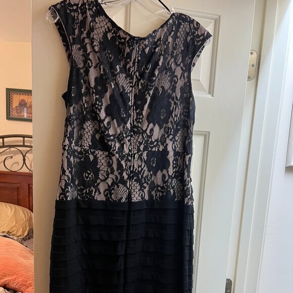 Black lace short, sleeveless dress by Sangria - Picture 3 of 5